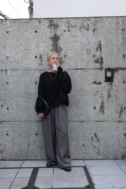 オフショルルーズニット